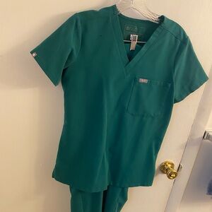 Figs Hunter Green Scrub Set